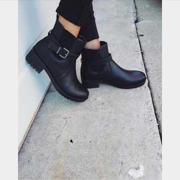 Price firm!/Fall essentials/ black moto boot - Picture 5 of 5